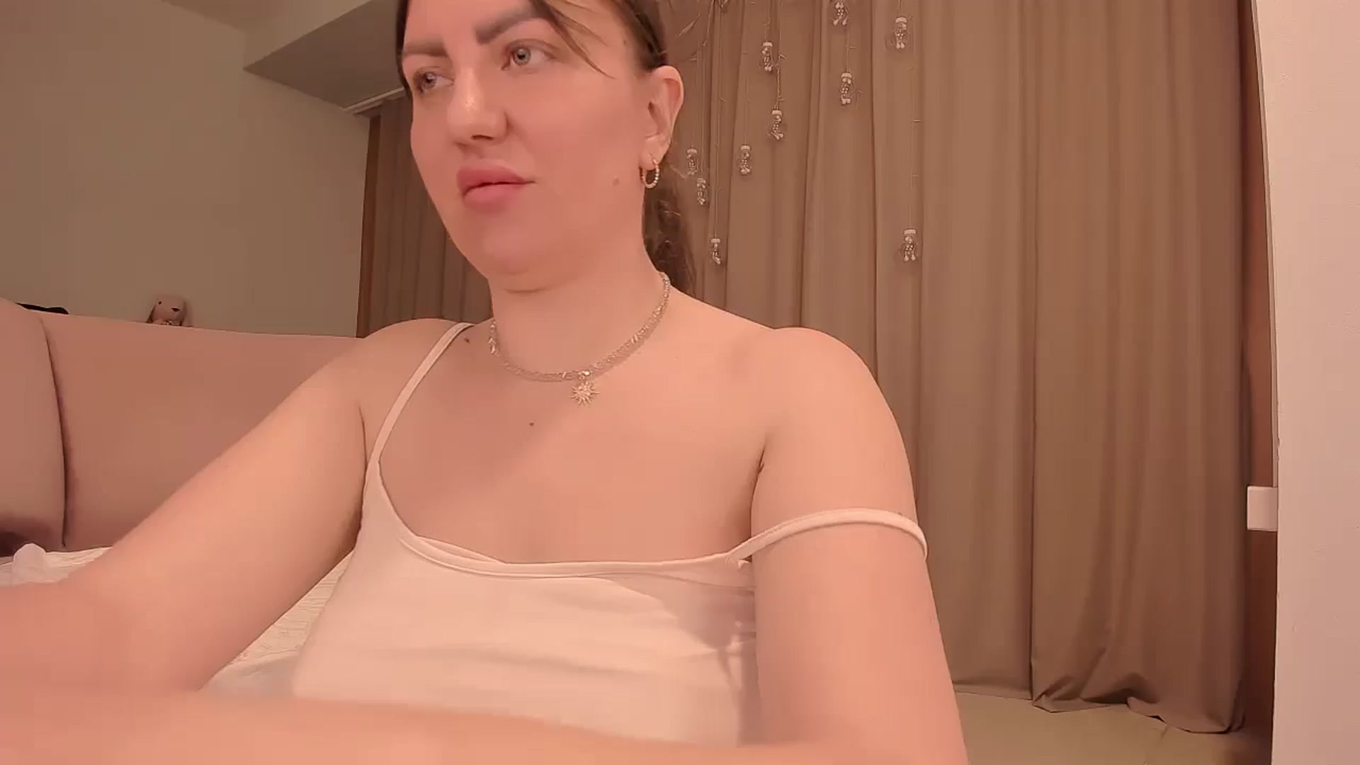Gallery image thumbnail from YalaTerryy's myfreecams stream on, 06/10/2024, 09:54 image 20 of 20