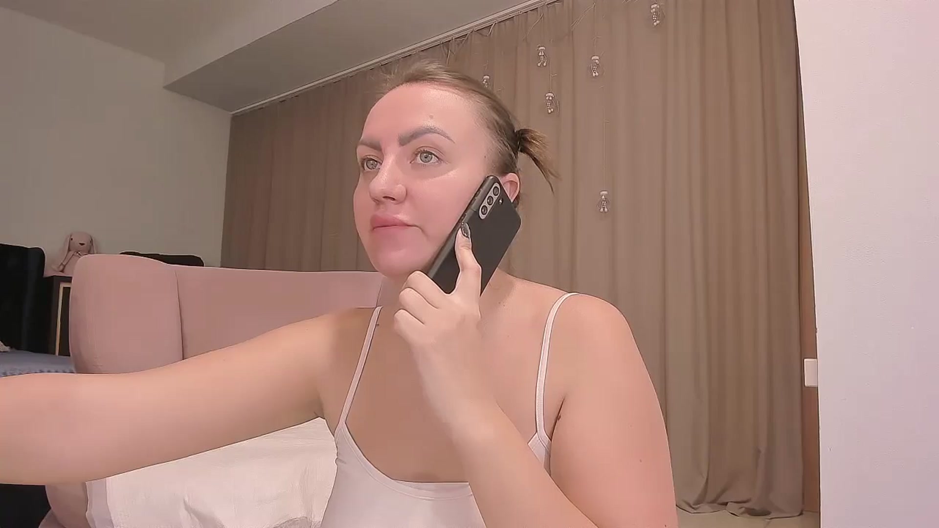 Gallery image thumbnail from YalaTerryy's myfreecams stream on, 11/19/2024, 10:01 image 2 of 20