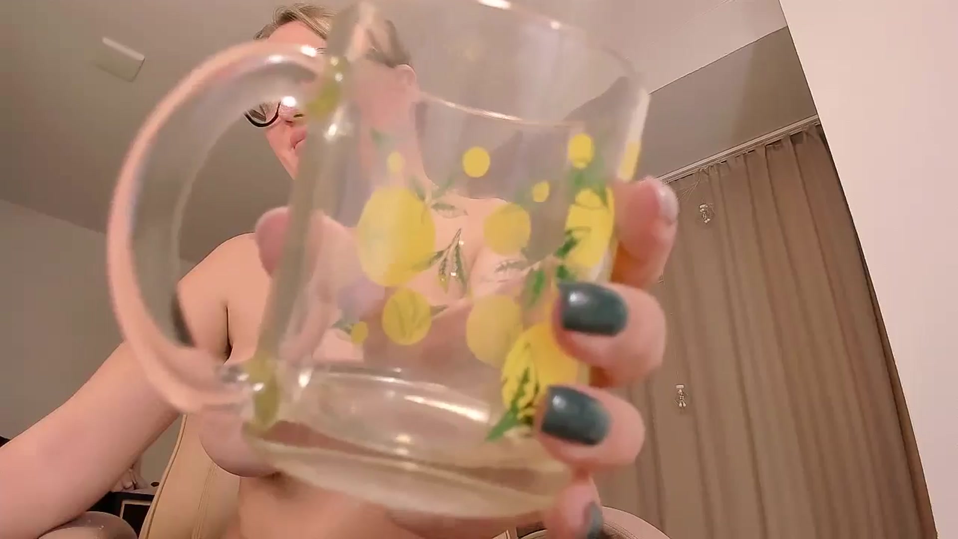 Gallery image thumbnail from YalaTerryy's myfreecams stream on, 12/03/2024, 11:19 image 15 of 20