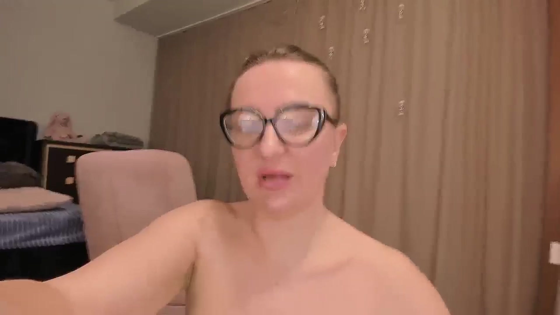 Gallery image thumbnail from YalaTerryy's myfreecams stream on, 01/13/2025, 15:21 image 6 of 20