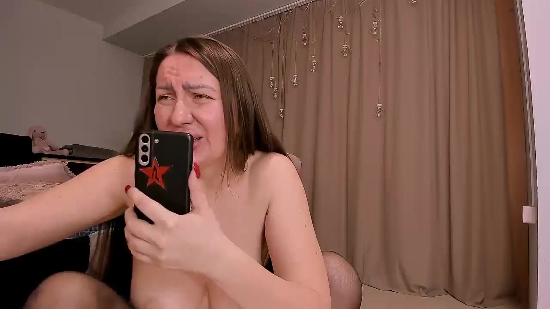Gallery image thumbnail from YalaTerryy's myfreecams stream on, 04/20/2025, 09:39 image 18 of 20