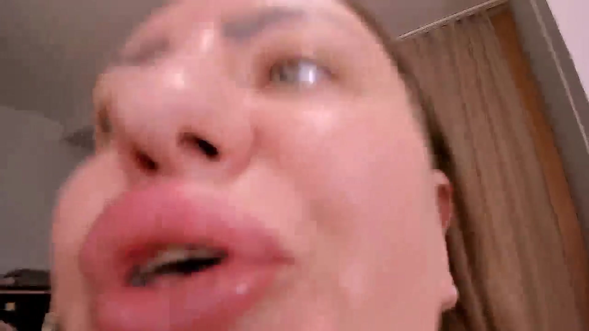Gallery image thumbnail from YalaTerryy's myfreecams stream on, 04/20/2025, 11:47 image 15 of 20