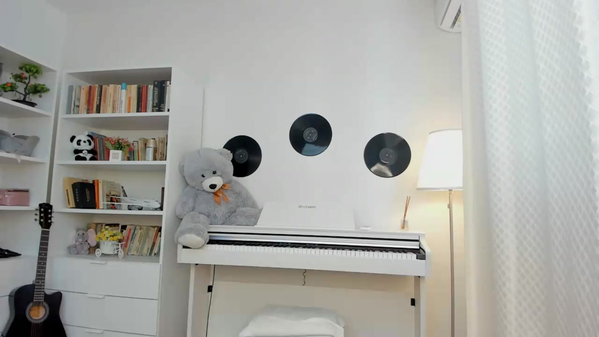 Gallery image thumbnail from YamJoy18's myfreecams stream on, 05/15/2026, 14:35 image 2 of 20