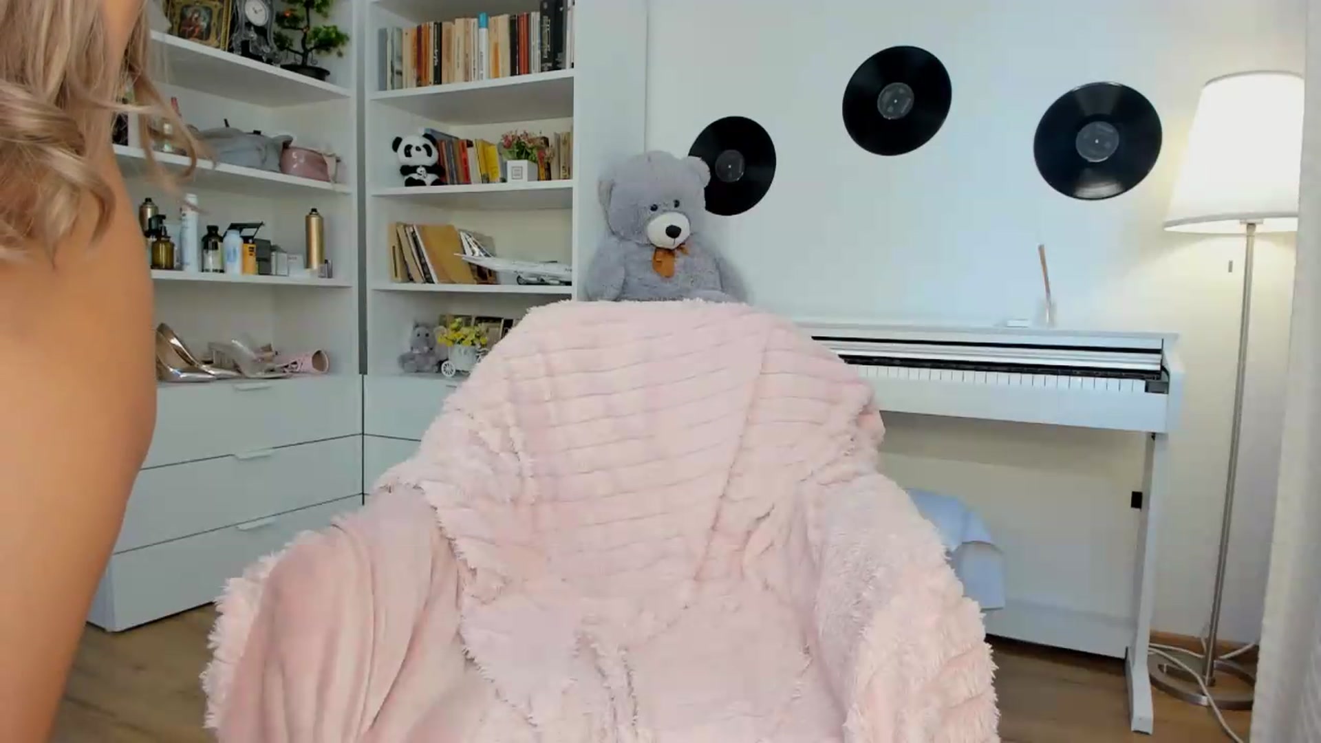 Gallery image thumbnail from YamJoy18's myfreecams stream on, 07/26/2026, 11:57 image 4 of 20