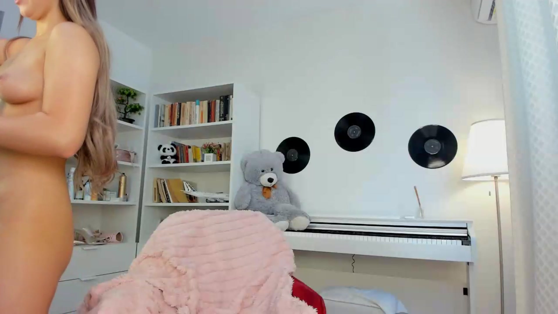 Gallery image thumbnail from YamJoy18's myfreecams stream on, 07/26/2026, 11:57 image 16 of 20