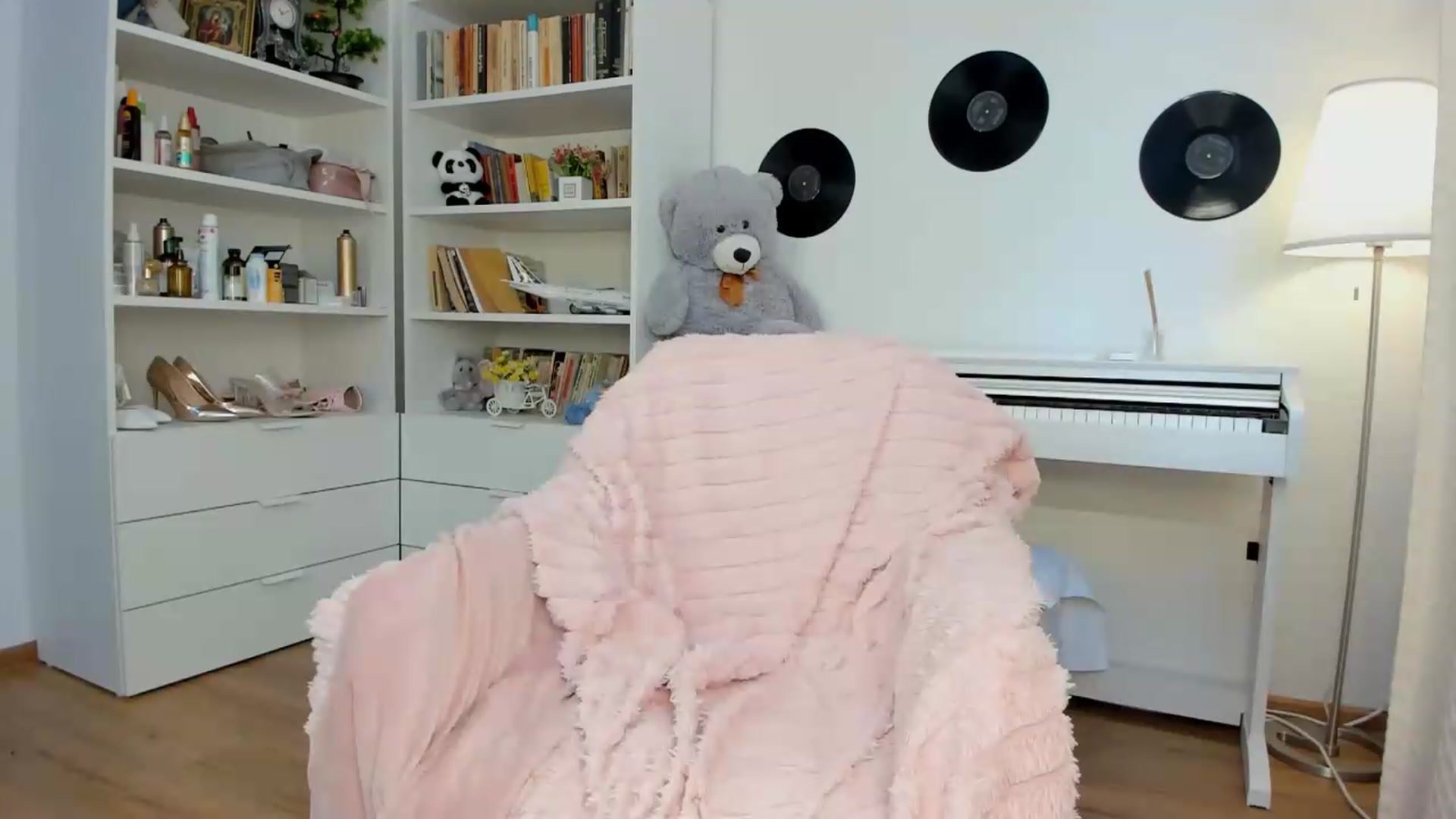 Gallery image thumbnail from YamJoy18's myfreecams stream on, 07/26/2026, 11:57 image 5 of 20
