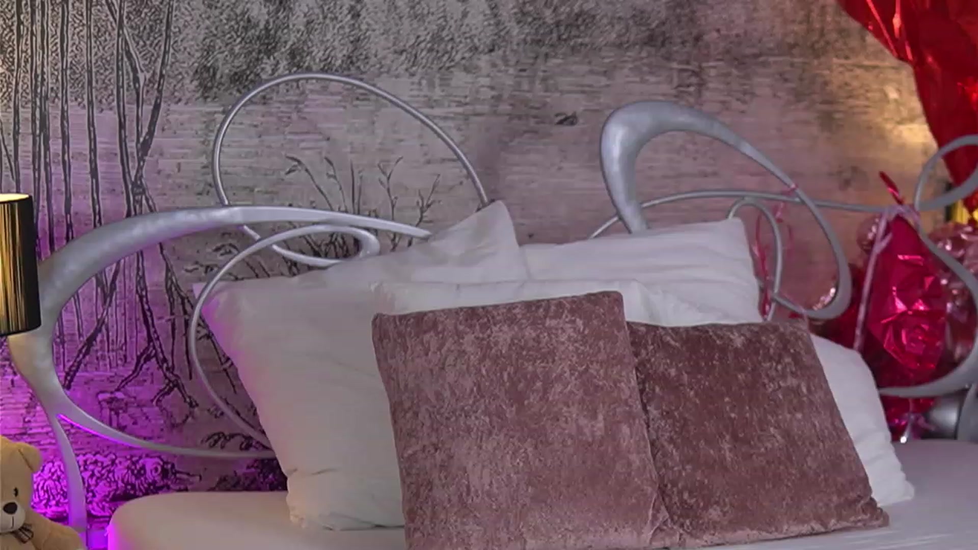 Gallery image thumbnail from YamiraKim's myfreecams stream on, 09/05/2023, 18:31 image 11 of 20