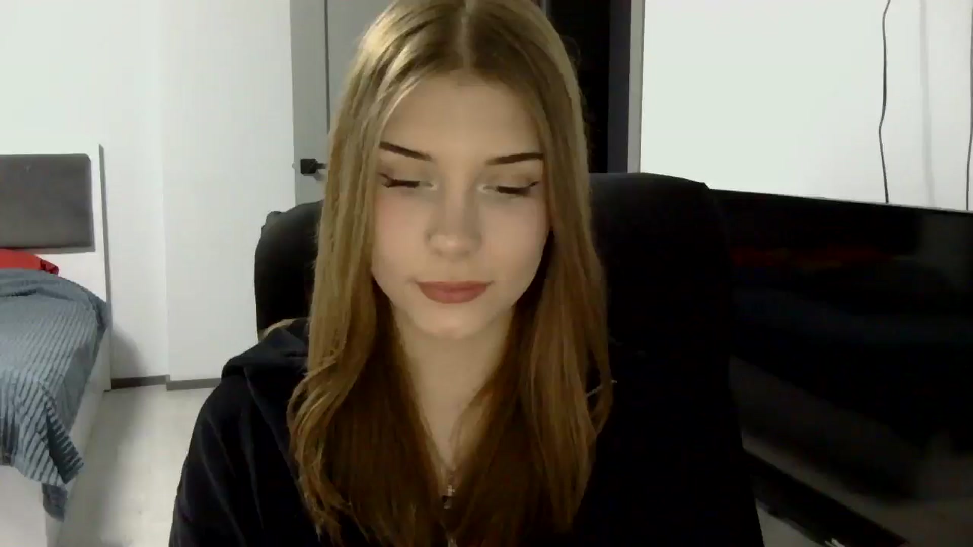 Gallery image thumbnail from YanaMeoww's myfreecams stream on, 04/15/2026, 17:37 image 2 of 20