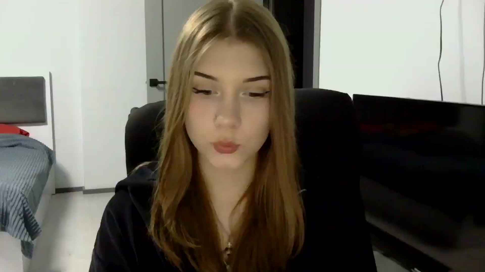 Gallery image thumbnail from YanaMeoww's myfreecams stream on, 04/15/2026, 17:37 image 1 of 20