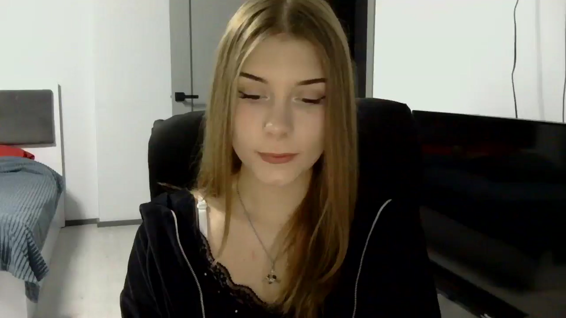 Gallery image thumbnail from YanaMeoww's myfreecams stream on, 04/15/2026, 17:37 image 16 of 20