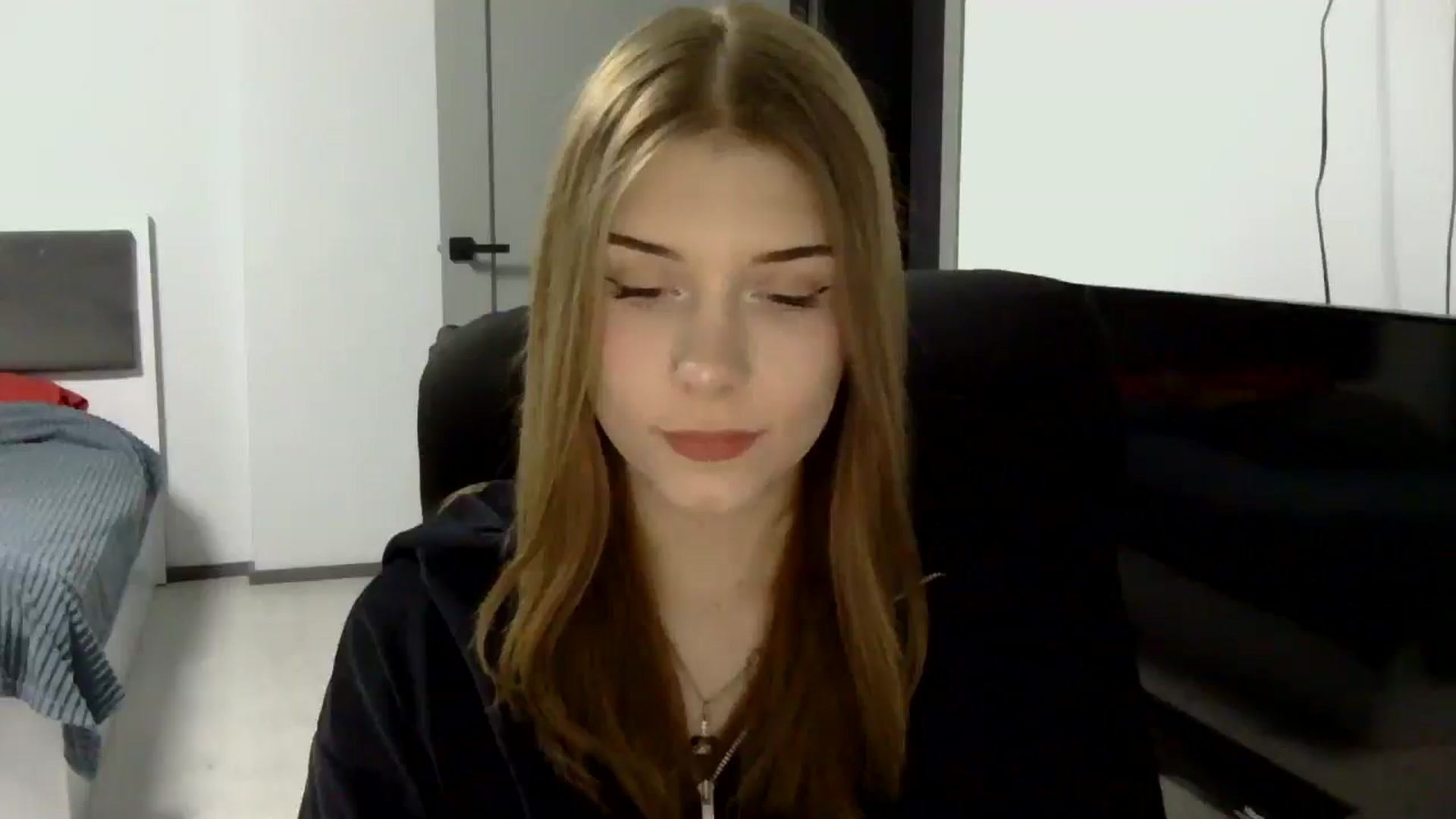 Gallery image thumbnail from YanaMeoww's myfreecams stream on, 04/15/2026, 17:37 image 4 of 20