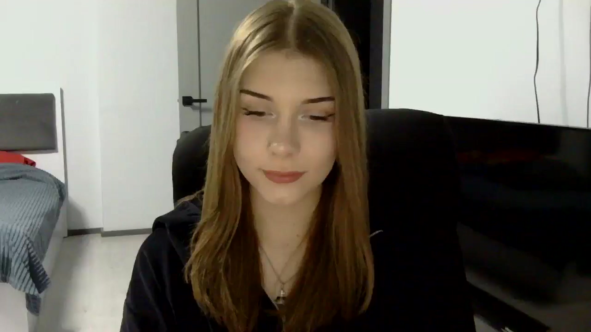 Gallery image thumbnail from YanaMeoww's myfreecams stream on, 04/15/2026, 17:37 image 5 of 20