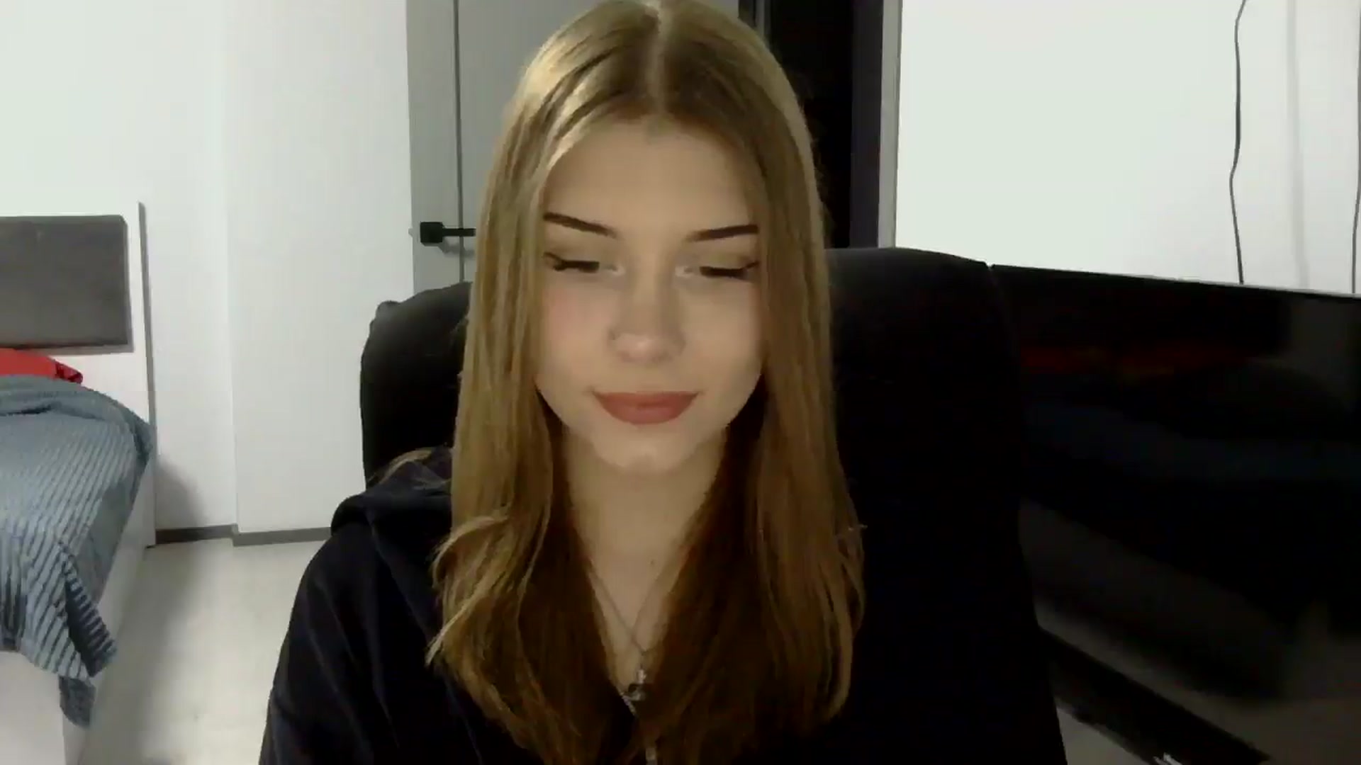 Gallery image thumbnail from YanaMeoww's myfreecams stream on, 04/15/2026, 17:37 image 6 of 20