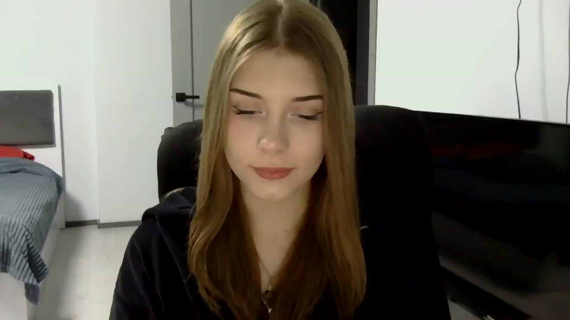 Gallery image thumbnail from YanaMeoww's myfreecams stream on, 04/15/2026, 17:37 image 3 of 20