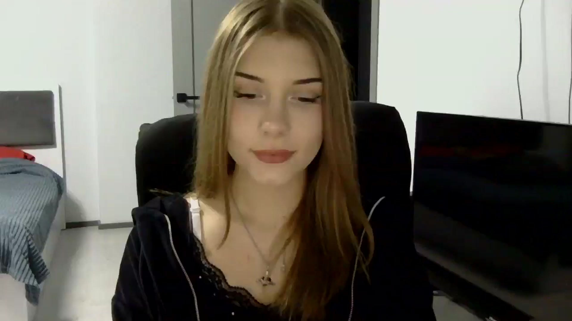 Gallery image thumbnail from YanaMeoww's myfreecams stream on, 04/15/2026, 17:37 image 15 of 20