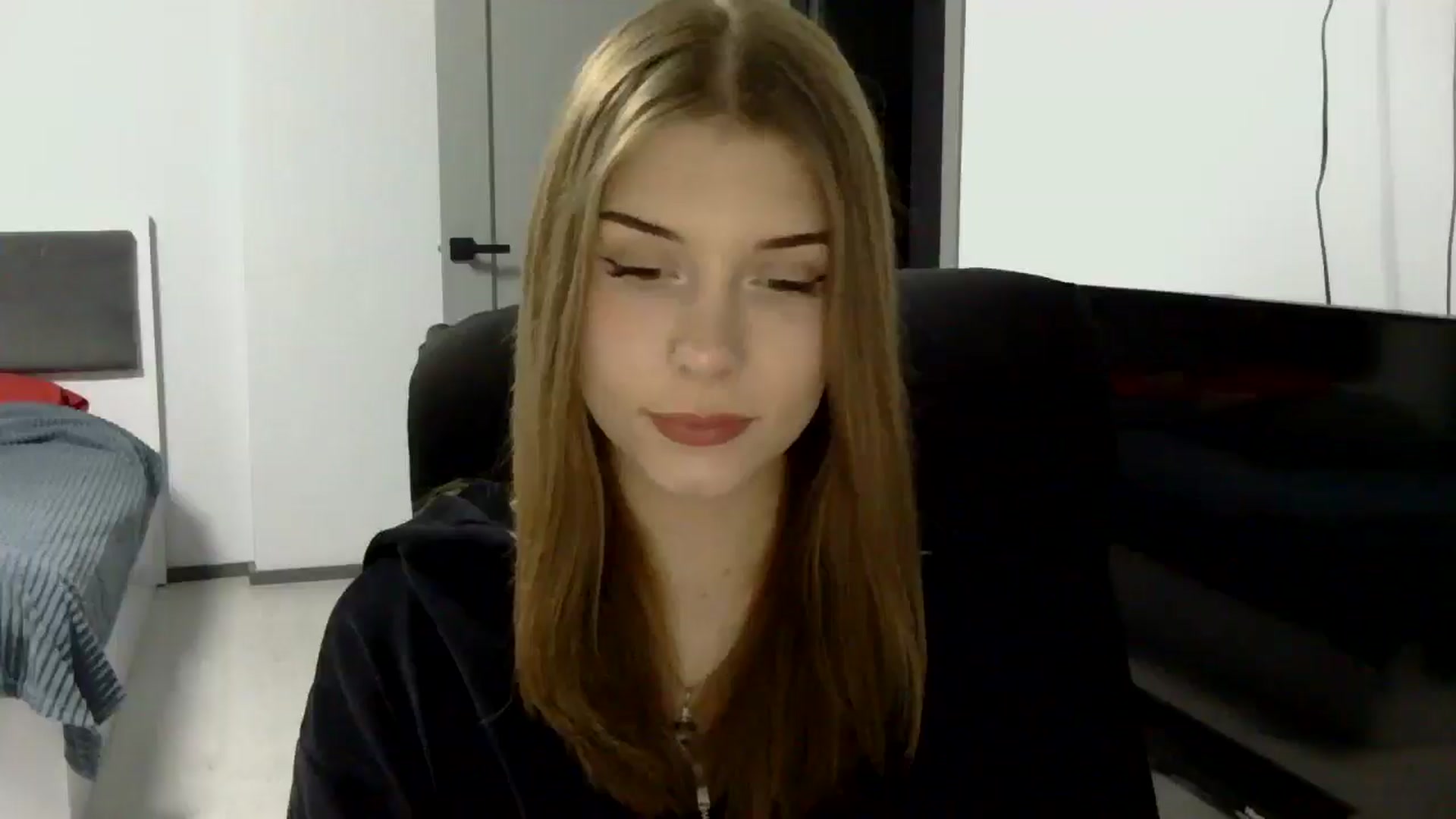 Gallery image thumbnail from YanaMeoww's myfreecams stream on, 04/15/2026, 17:37 image 9 of 20
