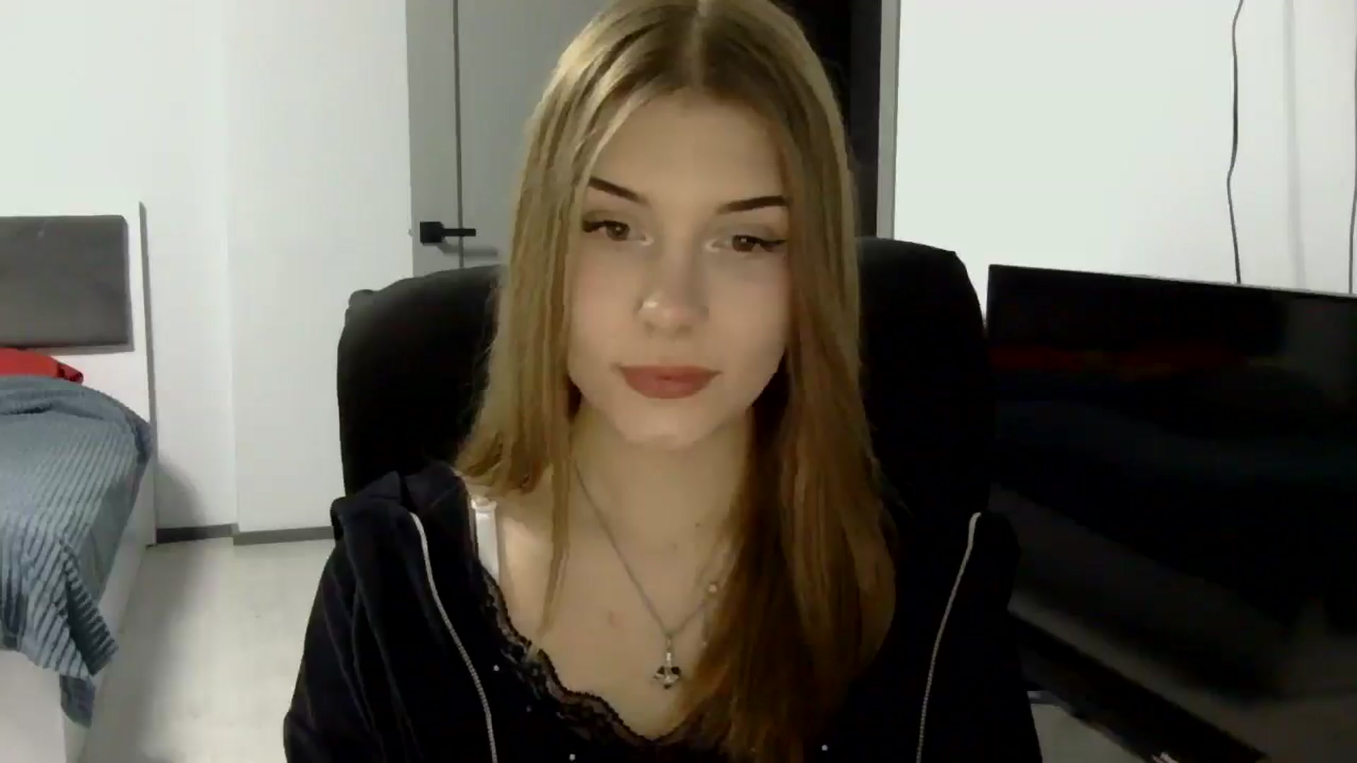 Gallery image thumbnail from YanaMeoww's myfreecams stream on, 04/15/2026, 17:37 image 20 of 20