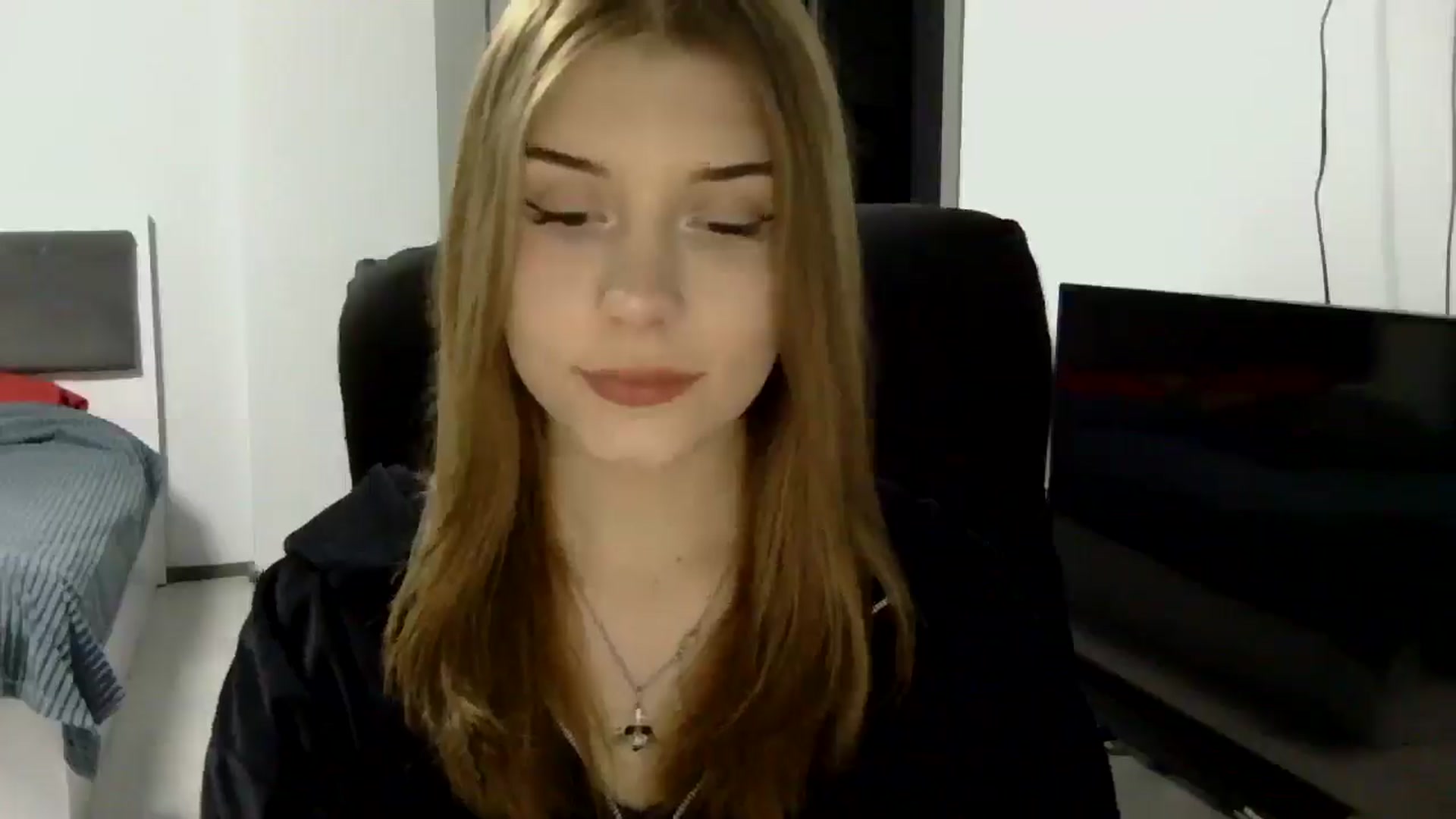 Gallery image thumbnail from YanaMeoww's myfreecams stream on, 04/15/2026, 17:37 image 12 of 20