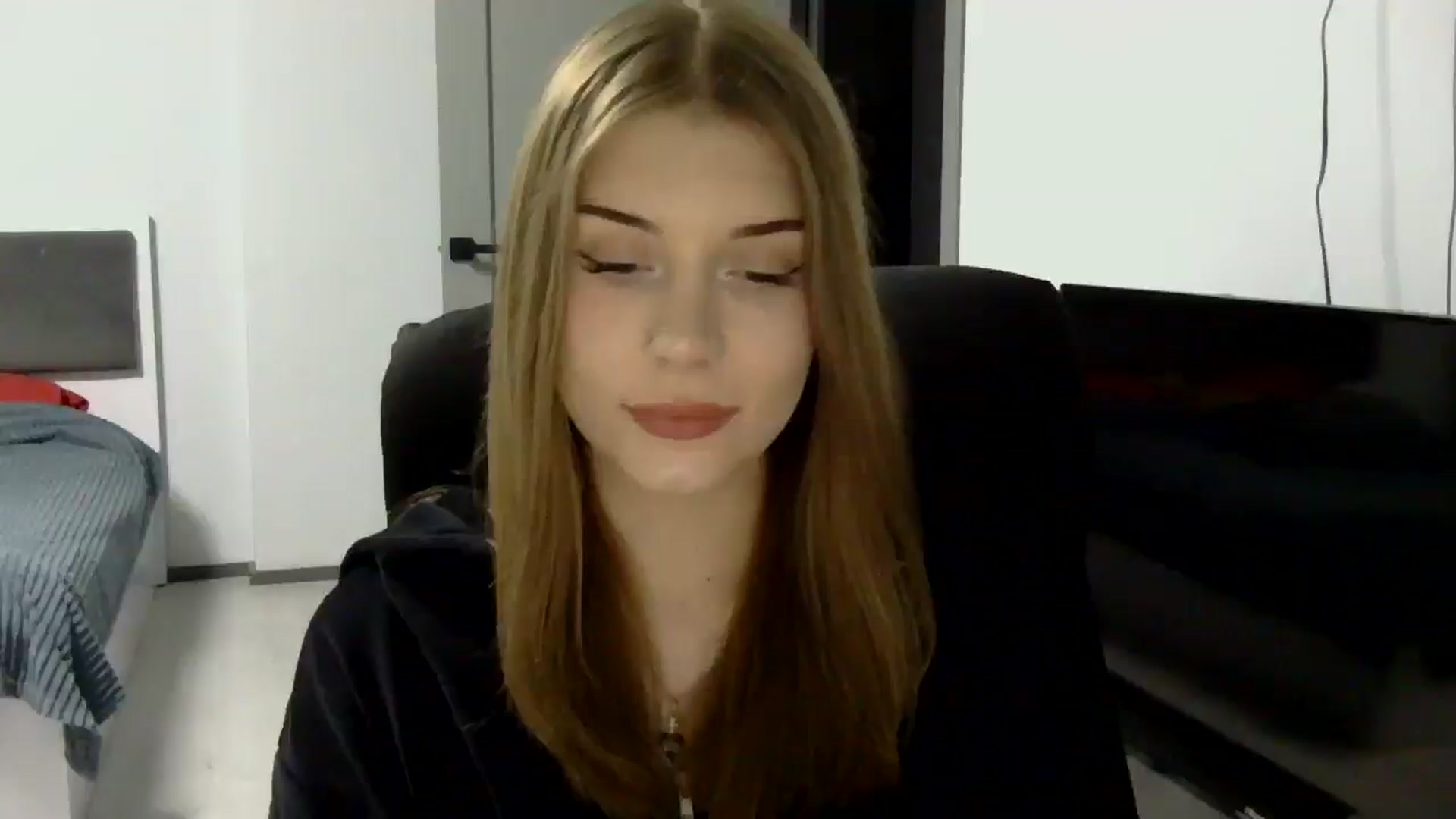Gallery image thumbnail from YanaMeoww's myfreecams stream on, 04/15/2026, 17:37 image 10 of 20