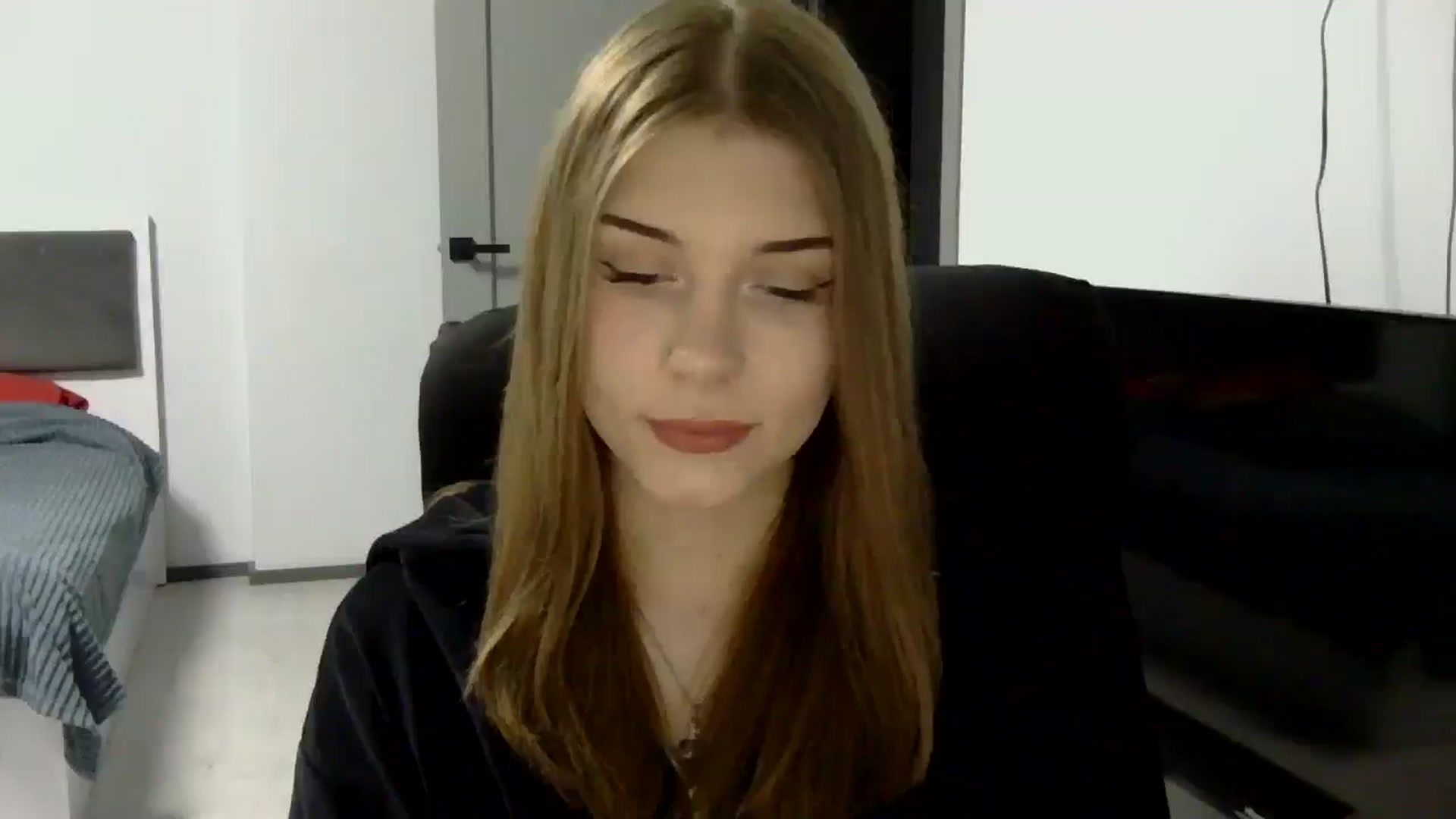 Gallery image thumbnail from YanaMeoww's myfreecams stream on, 04/15/2026, 17:37 image 7 of 20