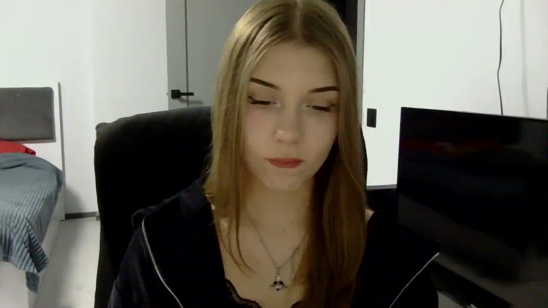 Gallery image thumbnail from YanaMeoww's myfreecams stream on, 04/15/2026, 18:27 image 16 of 20