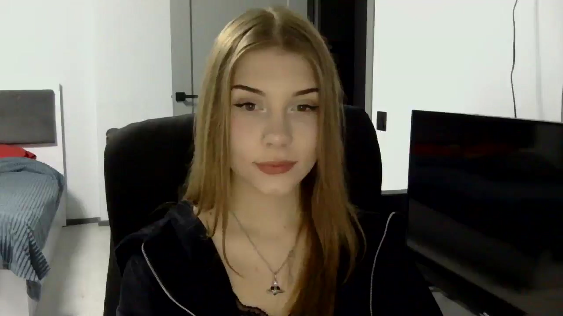 Gallery image thumbnail from YanaMeoww's myfreecams stream on, 04/15/2026, 18:27 image 6 of 20