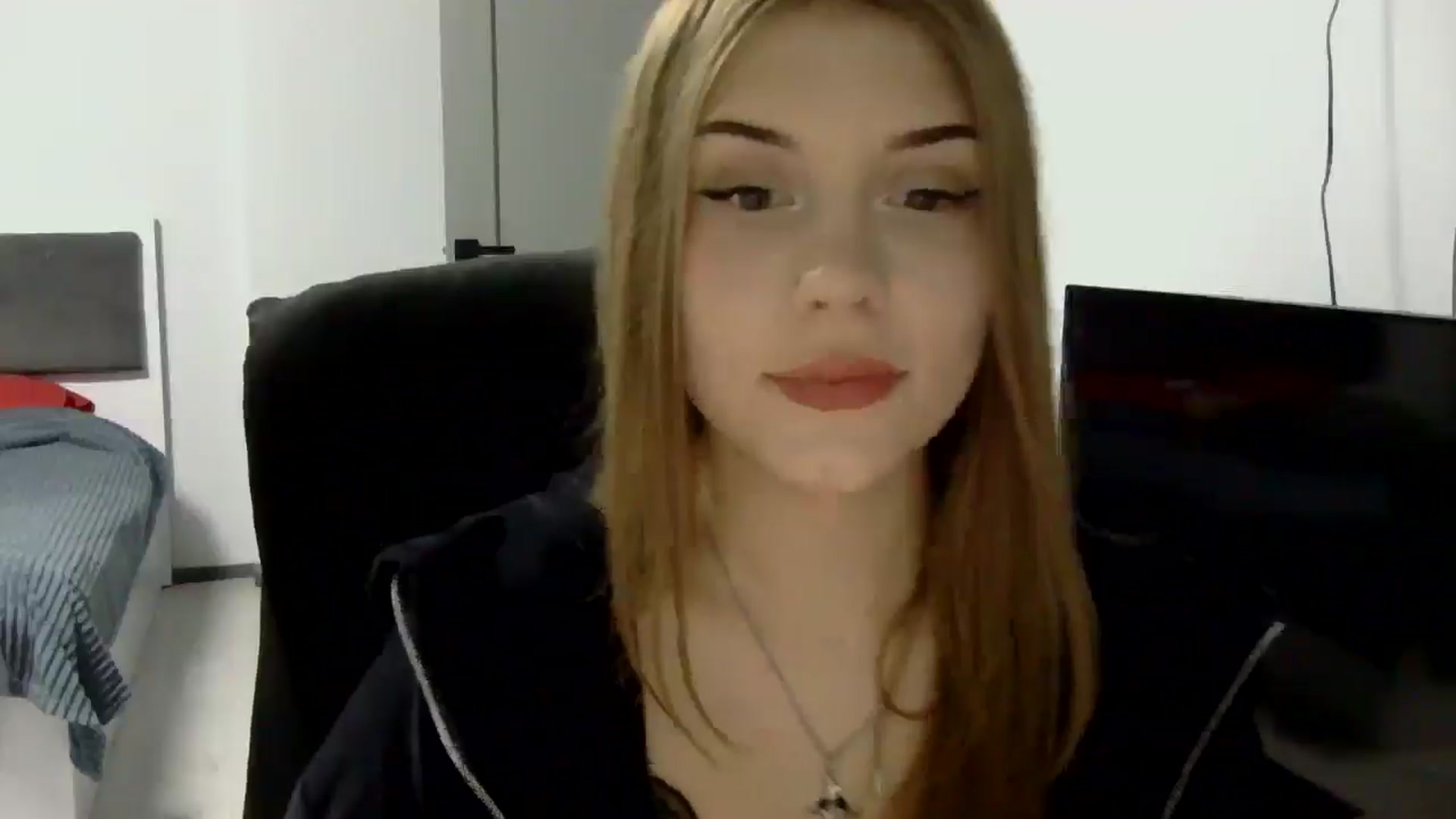 Gallery image thumbnail from YanaMeoww's myfreecams stream on, 04/15/2026, 18:27 image 14 of 20