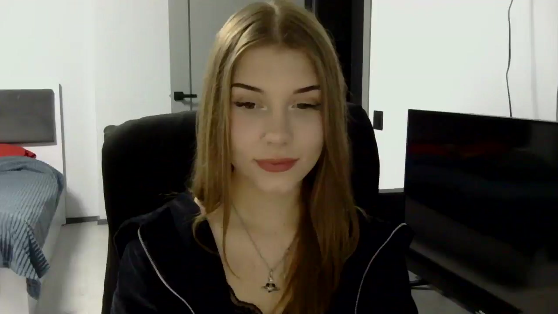 Gallery image thumbnail from YanaMeoww's myfreecams stream on, 04/15/2026, 18:27 image 7 of 20