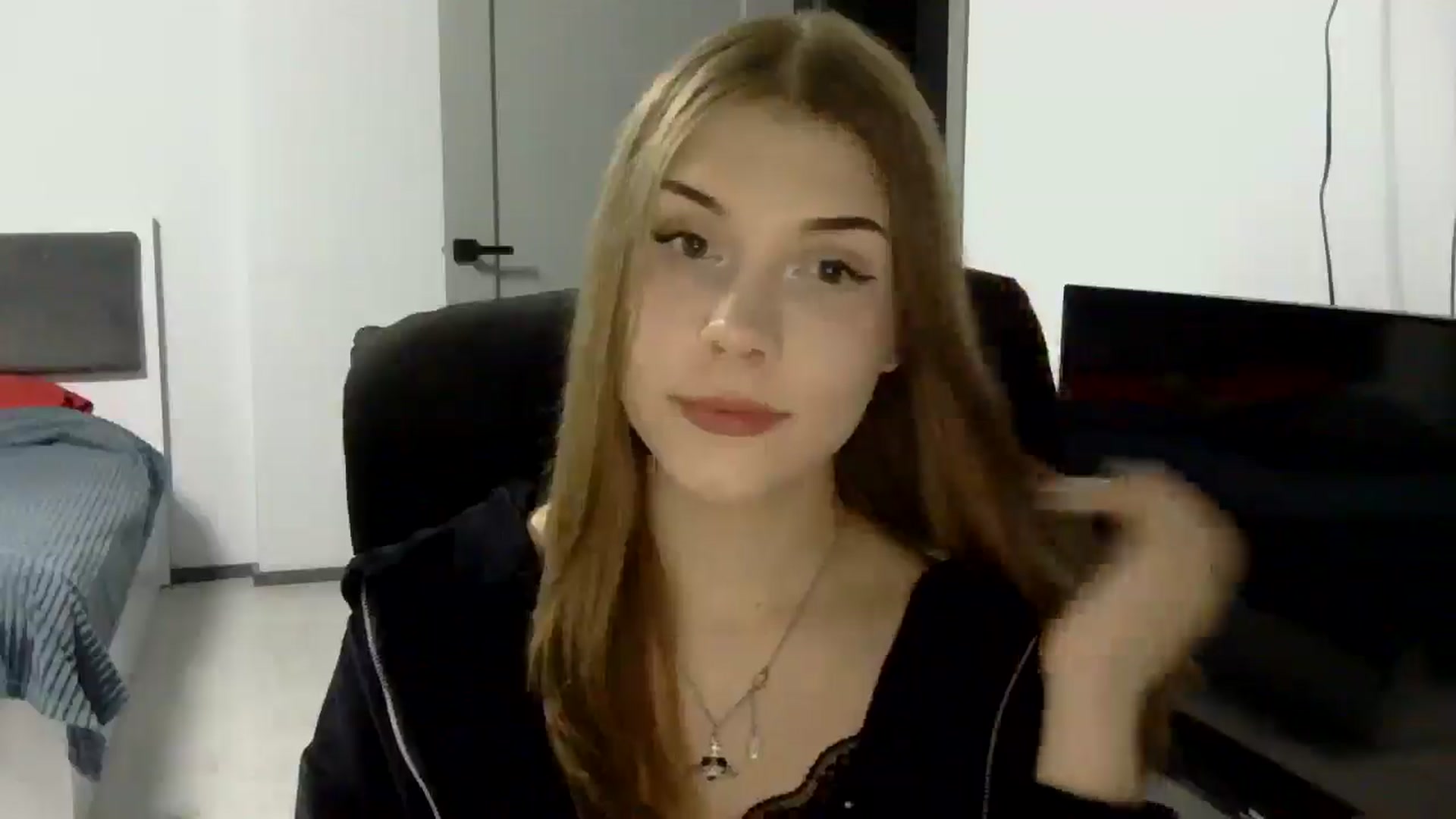 Gallery image thumbnail from YanaMeoww's myfreecams stream on, 04/15/2026, 18:27 image 3 of 20