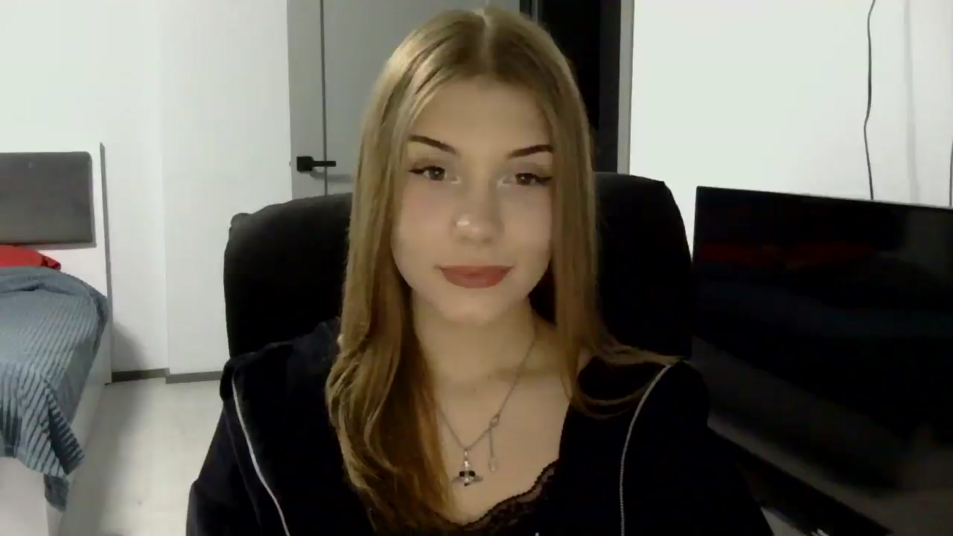 Gallery image thumbnail from YanaMeoww's myfreecams stream on, 04/15/2026, 18:27 image 2 of 20