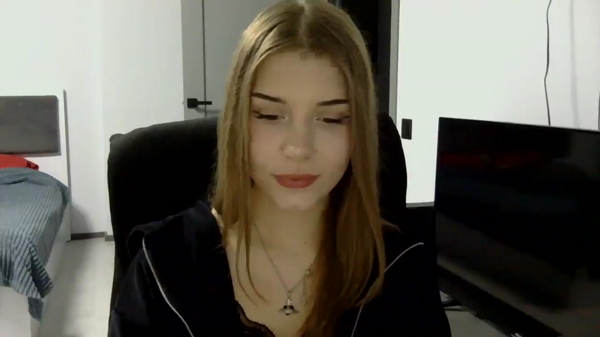 Gallery image thumbnail from YanaMeoww's myfreecams stream on, 04/15/2026, 18:27 image 9 of 20