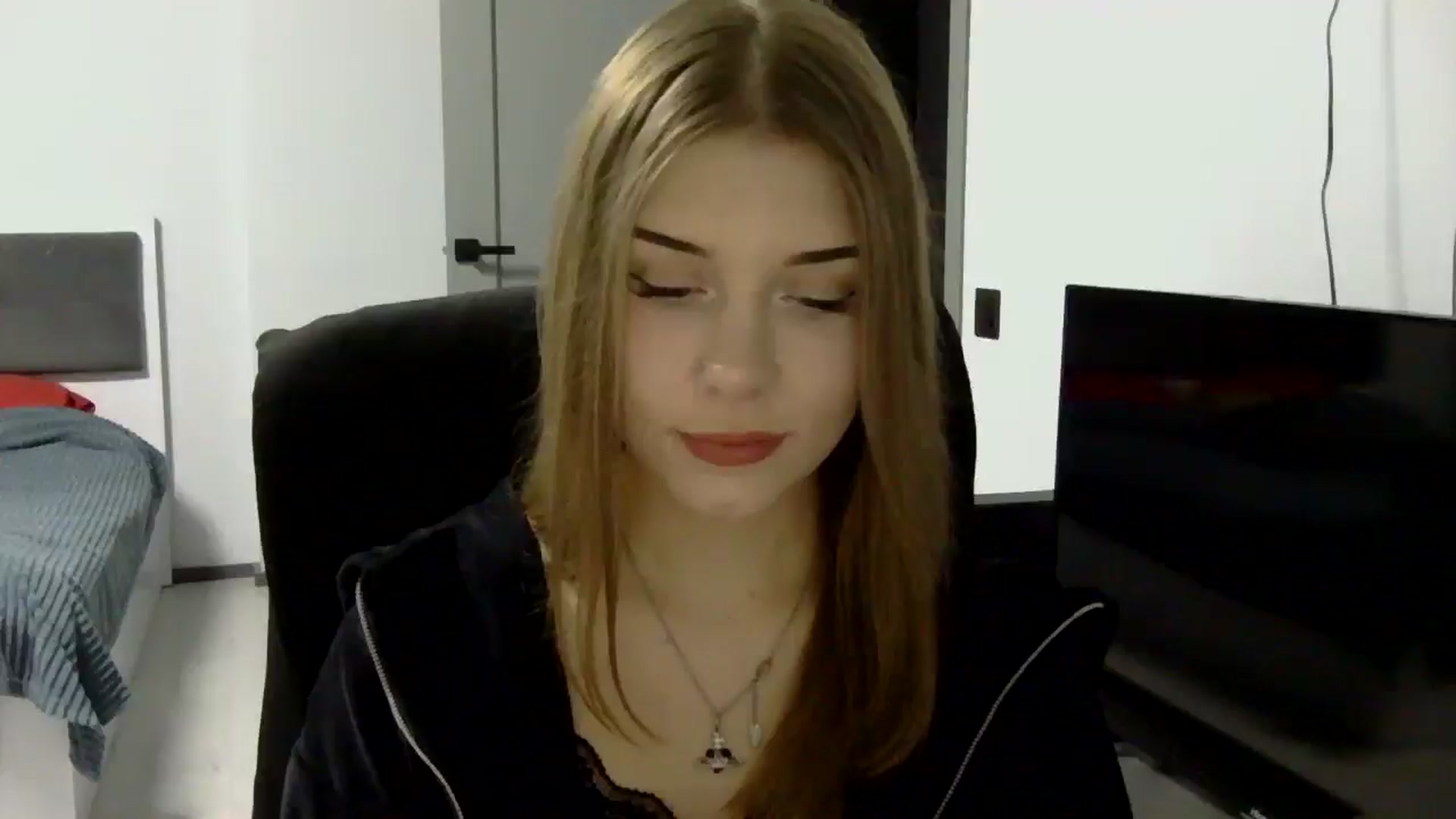 Gallery image thumbnail from YanaMeoww's myfreecams stream on, 04/15/2026, 18:27 image 18 of 20