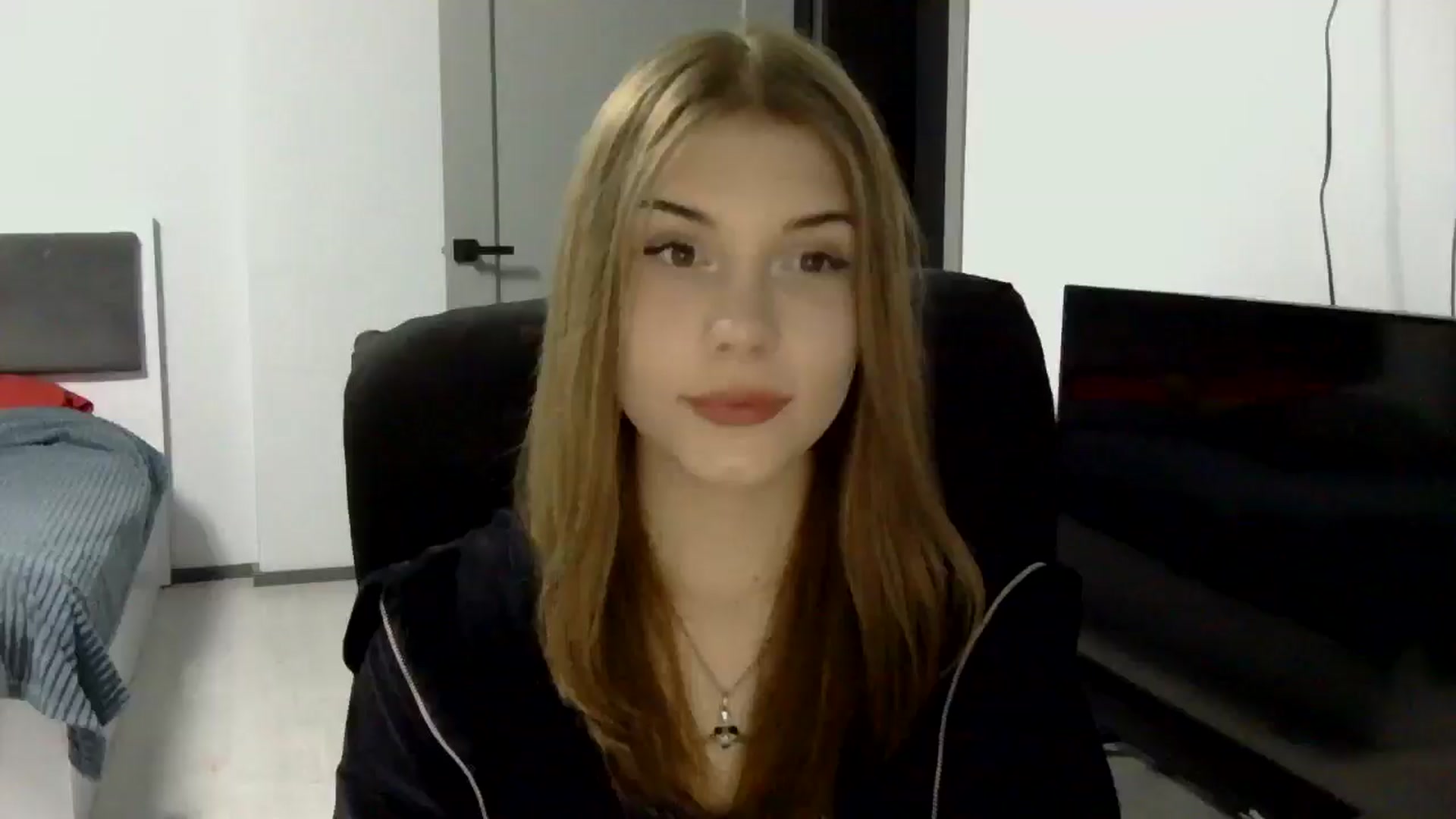 Gallery image thumbnail from YanaMeoww's myfreecams stream on, 04/15/2026, 18:27 image 5 of 20