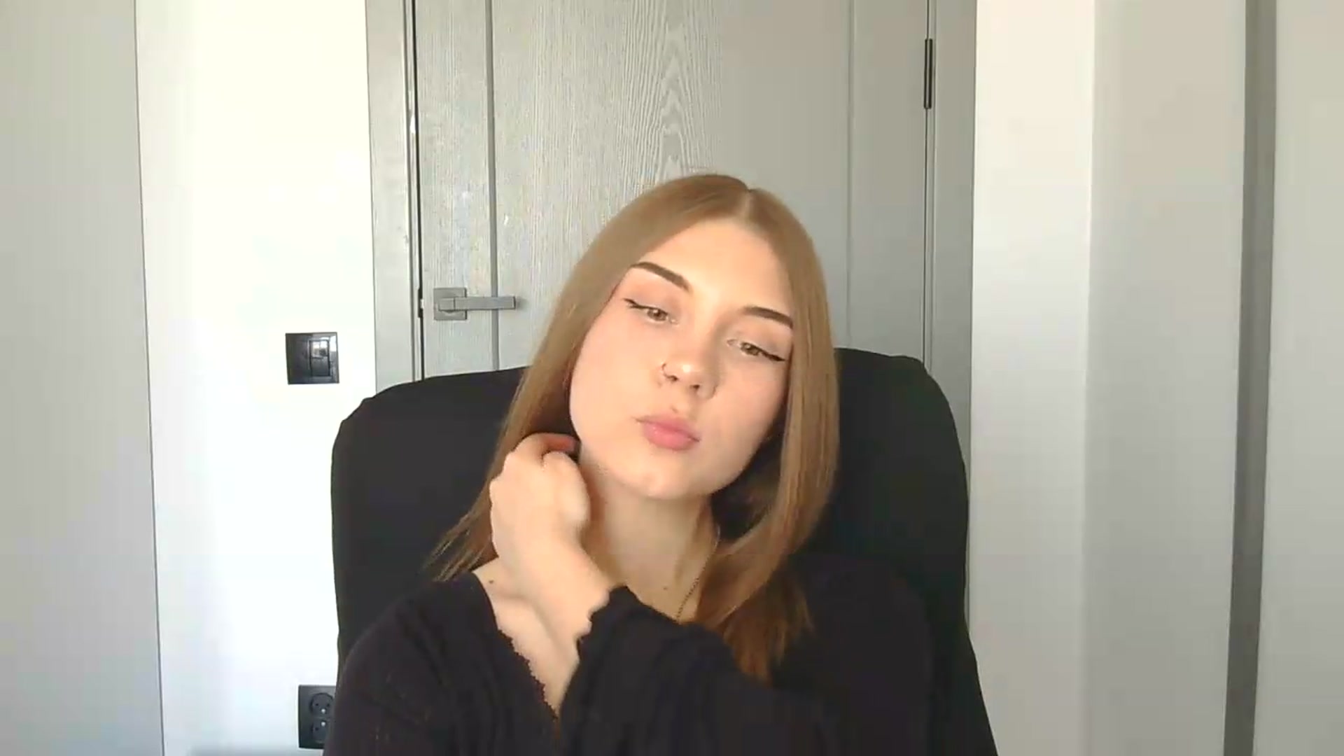 Gallery image thumbnail from YanaMeoww's myfreecams stream on, 05/18/2026, 15:33 image 18 of 20