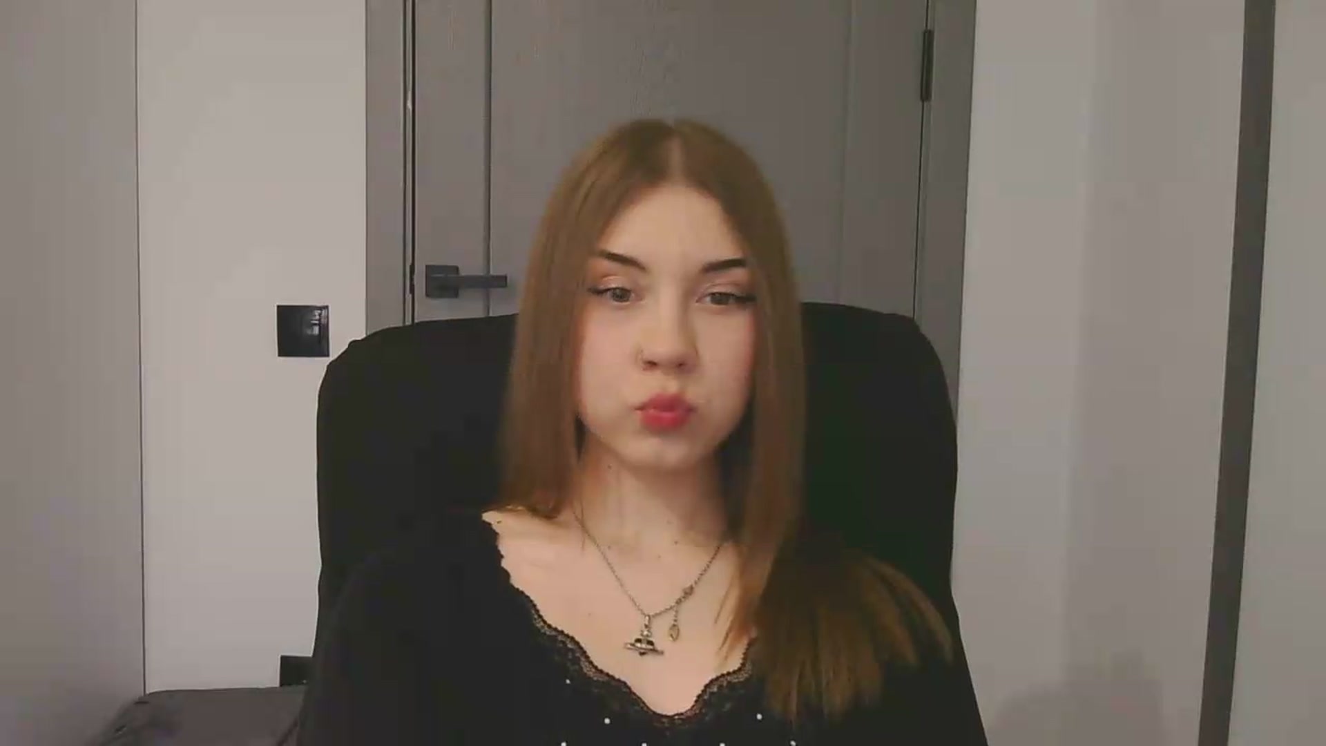 Gallery image thumbnail from YanaMeoww's myfreecams stream on, 05/20/2026, 18:54 image 10 of 20
