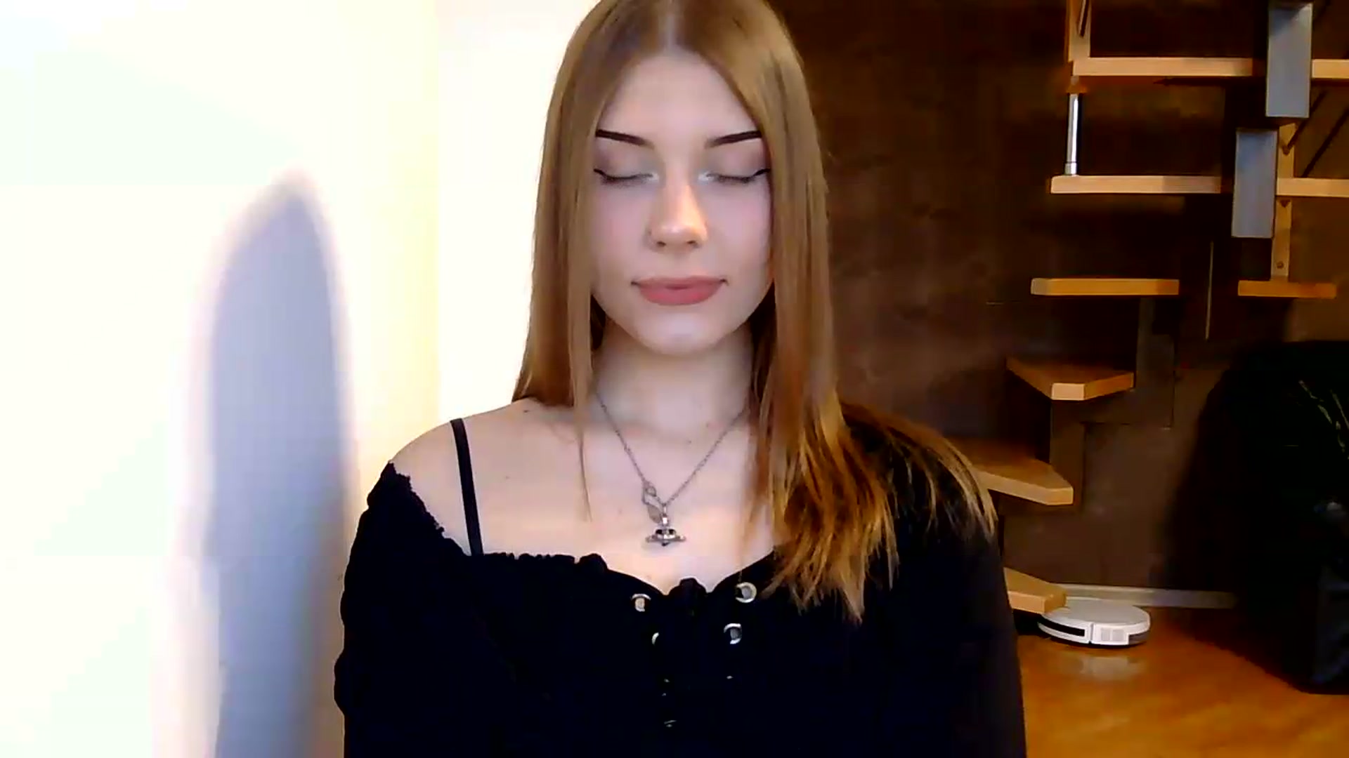 Gallery image thumbnail from YanaMeoww's myfreecams stream on, 06/09/2026, 18:25 image 17 of 20