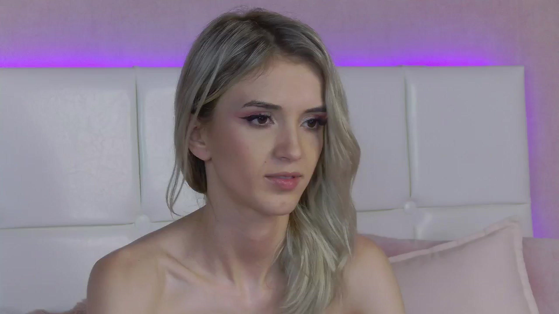 Gallery image thumbnail from YannaJeen's myfreecams stream on, 06/26/2024, 13:42 image 19 of 20