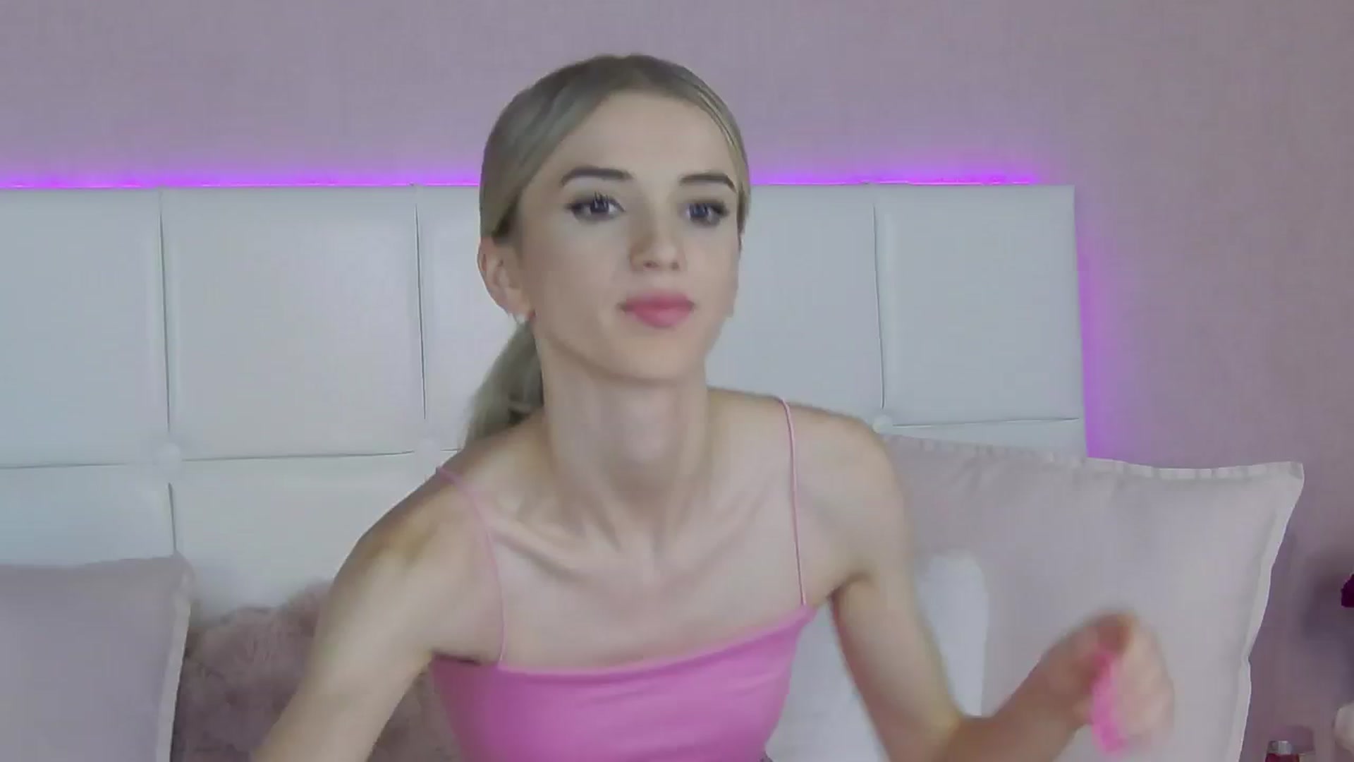 Gallery image thumbnail from YannaJeen's myfreecams stream on, 07/05/2024, 13:15 image 6 of 20