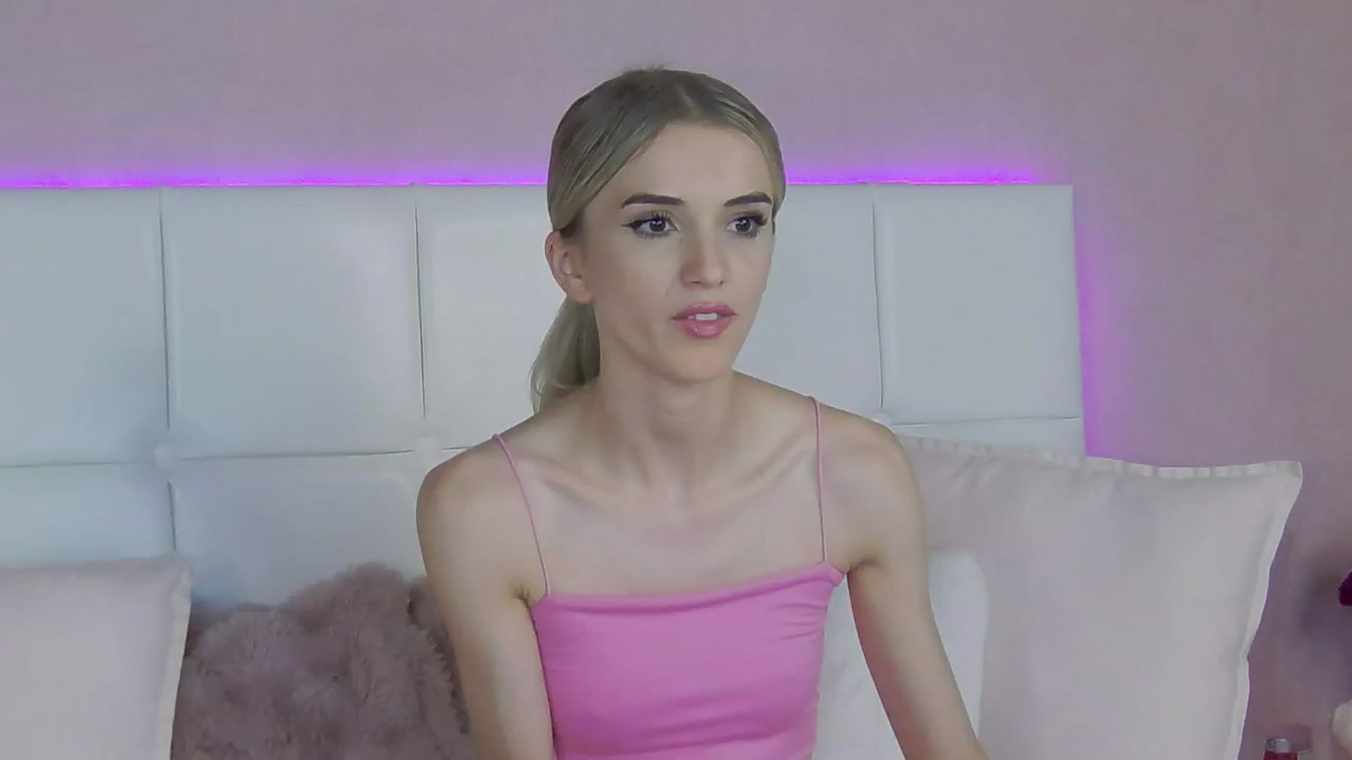 Gallery image thumbnail from YannaJeen's myfreecams stream on, 07/05/2024, 13:15 image 15 of 20