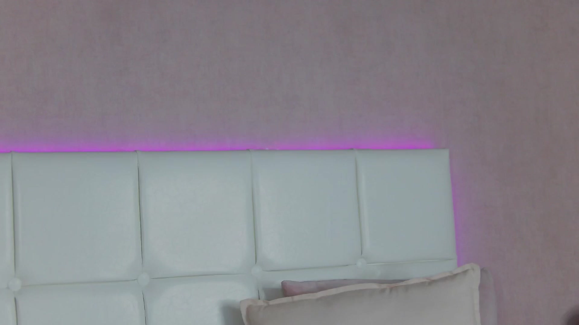 Gallery image thumbnail from YannaJeen's myfreecams stream on, 08/21/2024, 09:06 image 16 of 20