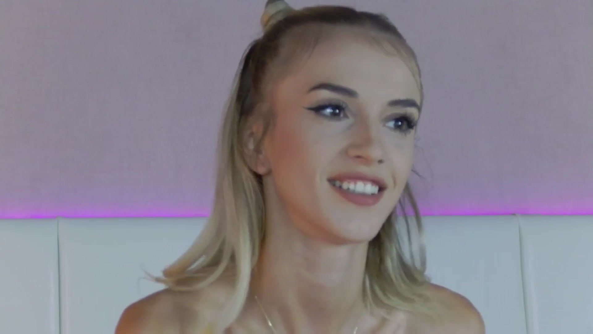 Gallery image thumbnail from YannaJeen's myfreecams stream on, 08/23/2024, 07:12 image 7 of 20