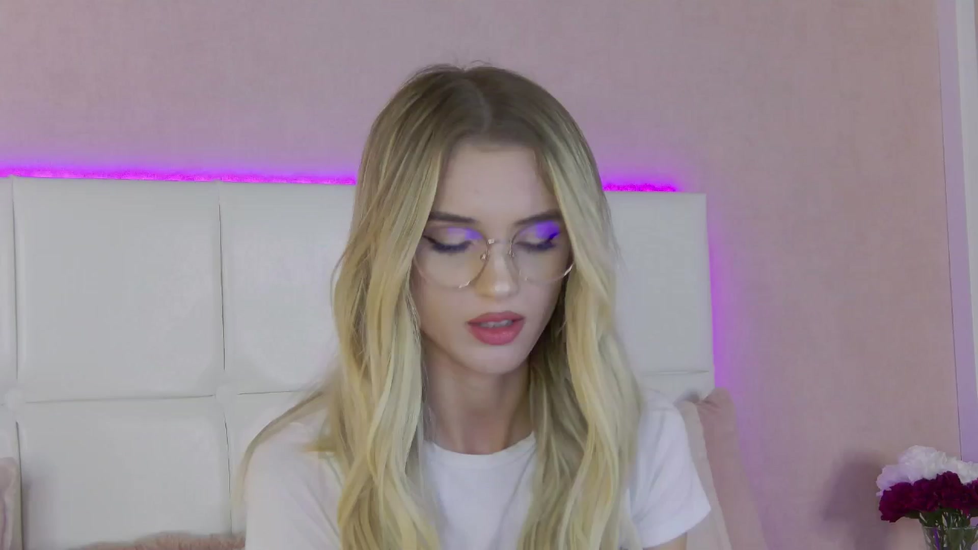 Gallery image thumbnail from YannaJeen's myfreecams stream on, 09/25/2024, 09:30 image 2 of 20