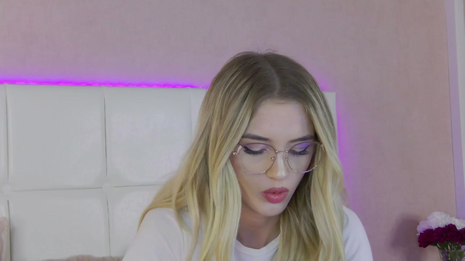 Gallery image thumbnail from YannaJeen's myfreecams stream on, 09/25/2024, 09:30 image 5 of 20