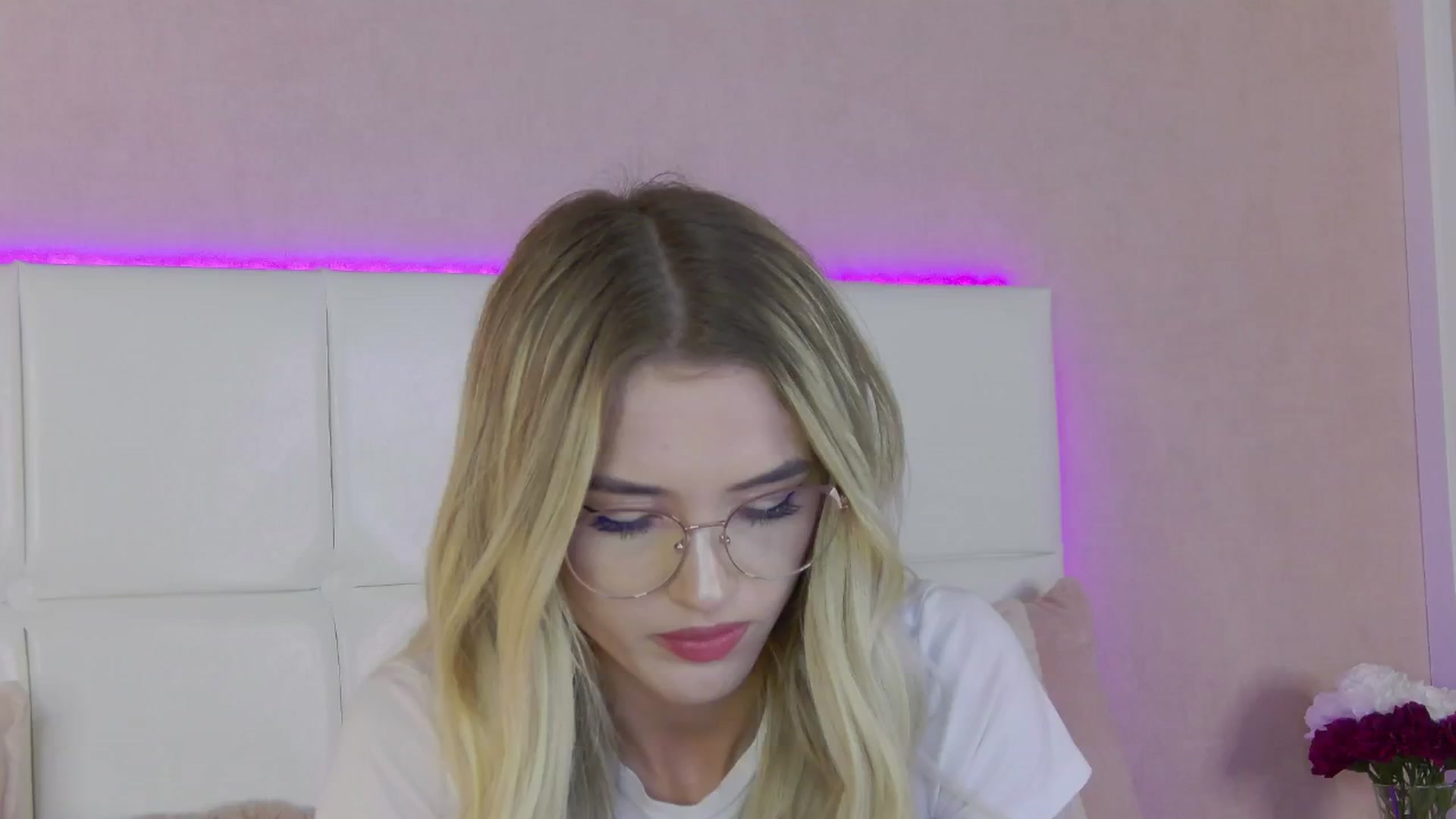 Gallery image thumbnail from YannaJeen's myfreecams stream on, 09/25/2024, 09:30 image 4 of 20