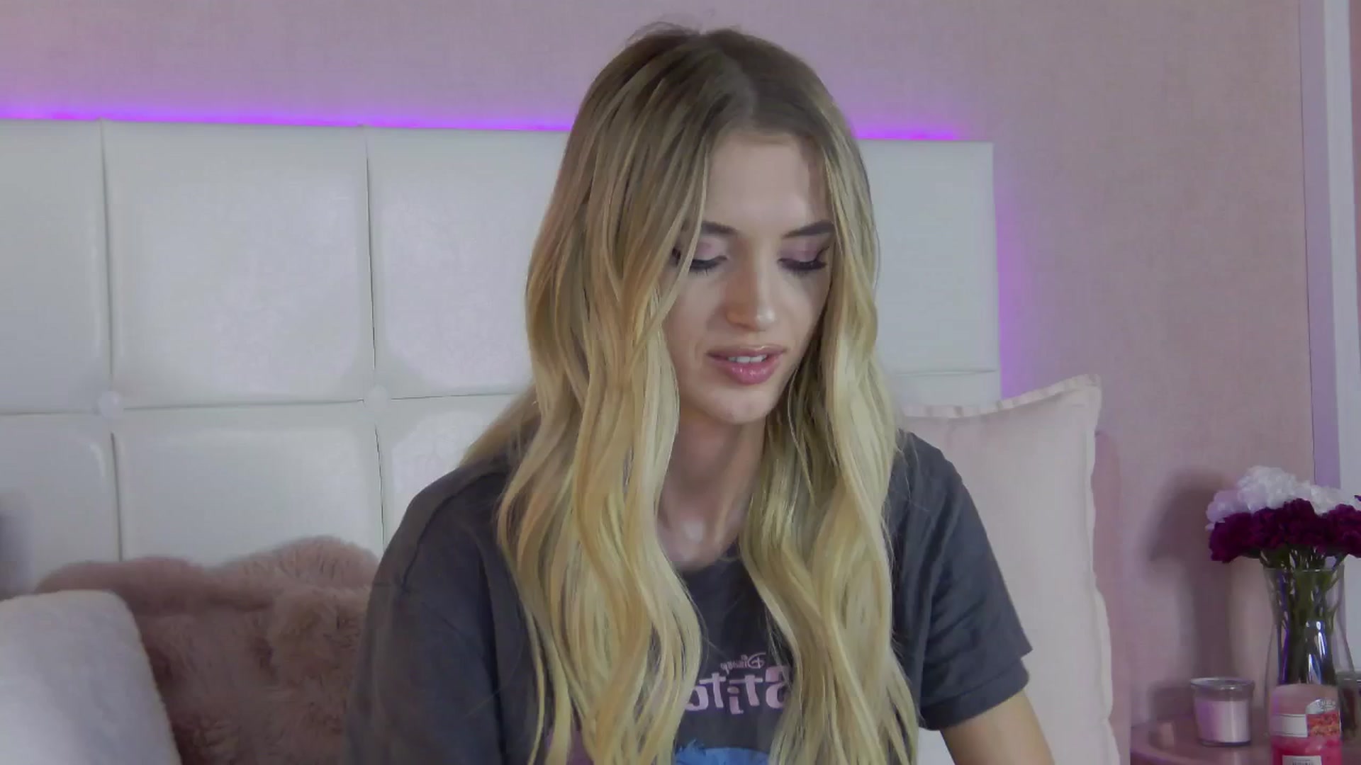Gallery image thumbnail from YannaJeen's myfreecams stream on, 09/26/2024, 13:31 image 16 of 20