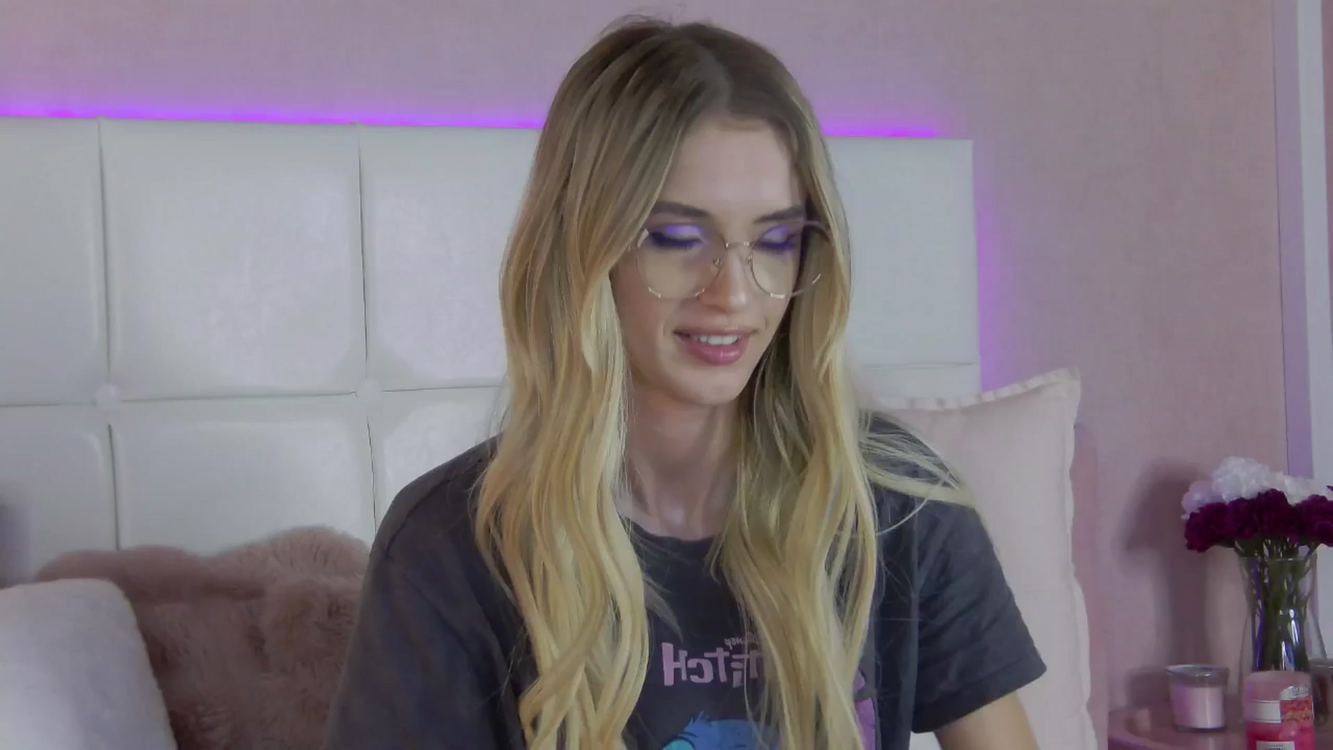 Gallery image thumbnail from YannaJeen's myfreecams stream on, 09/26/2024, 13:31 image 19 of 20