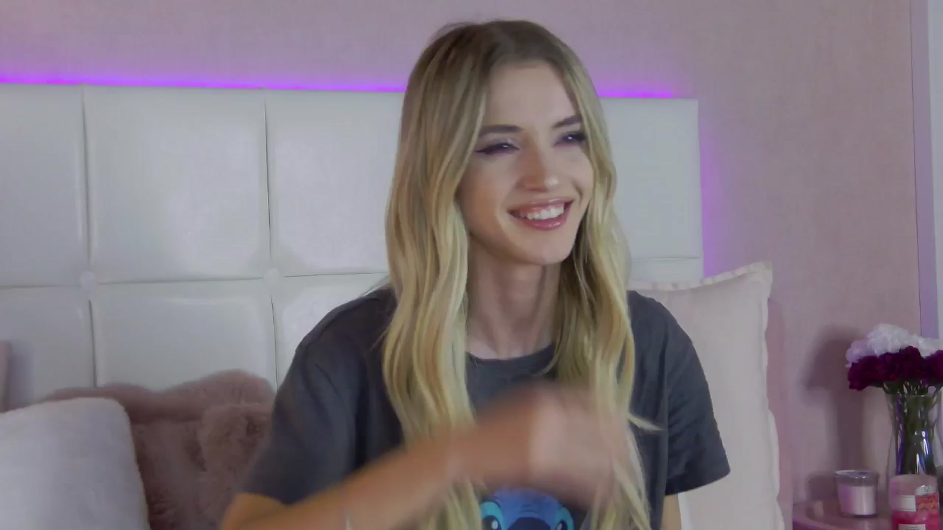 Gallery image thumbnail from YannaJeen's myfreecams stream on, 09/26/2024, 13:31 image 9 of 20