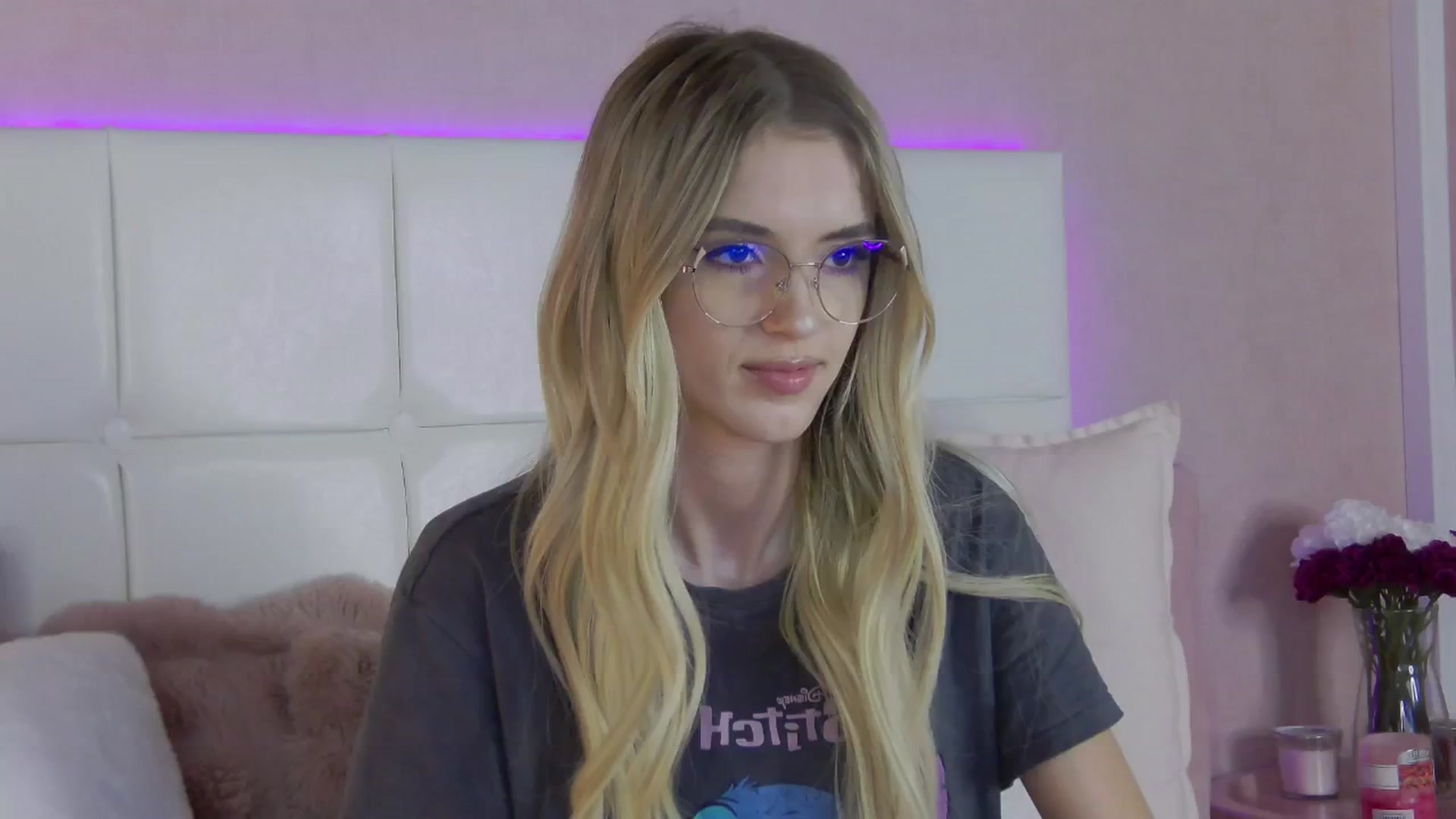 Gallery image thumbnail from YannaJeen's myfreecams stream on, 09/26/2024, 13:31 image 20 of 20