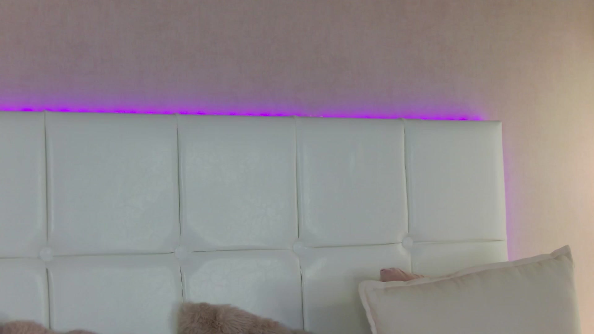 Gallery image thumbnail from YannaJeen's myfreecams stream on, 10/03/2024, 07:37 image 1 of 20