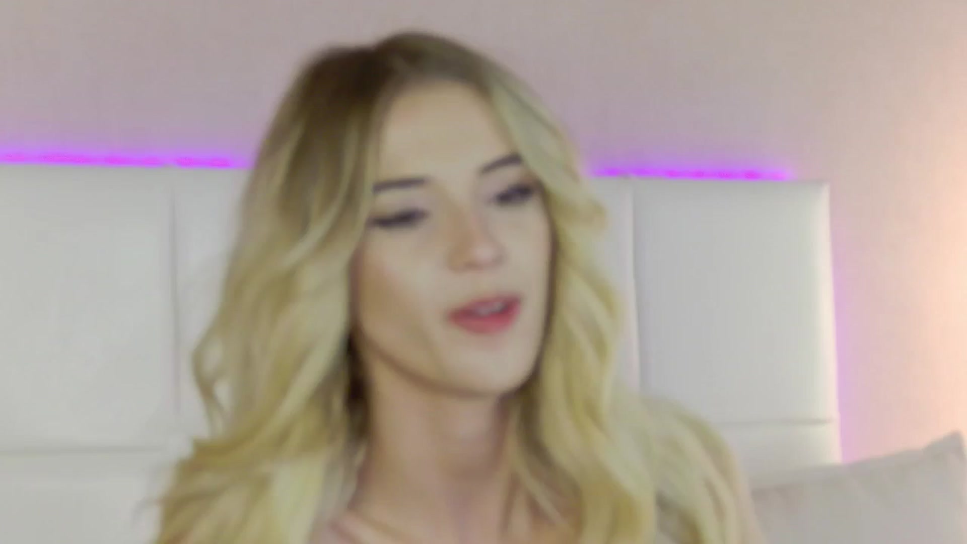 Gallery image thumbnail from YannaJeen's myfreecams stream on, 10/03/2024, 07:37 image 10 of 20